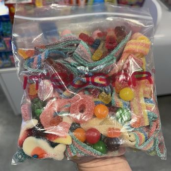 IT'SUGAR - Mix and match whatever candies you like! - Candy Stores Near Me - Universal City, California