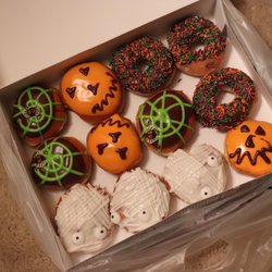 Dunkin' - Dozen fresh DD donuts (HALLOWEEN 2017 EDITION)