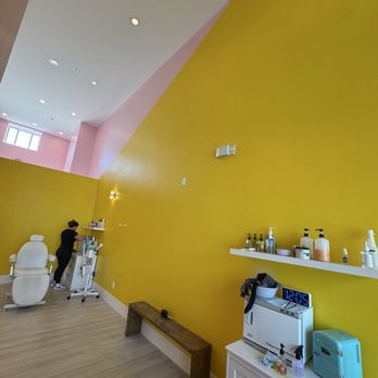Clean Your Dirty Face - Inside - Skin Care Near Me - Winter Park, Florida Clean Your Dirty Face - Inside - Skin Care Near Me - Winter Park, Florida
