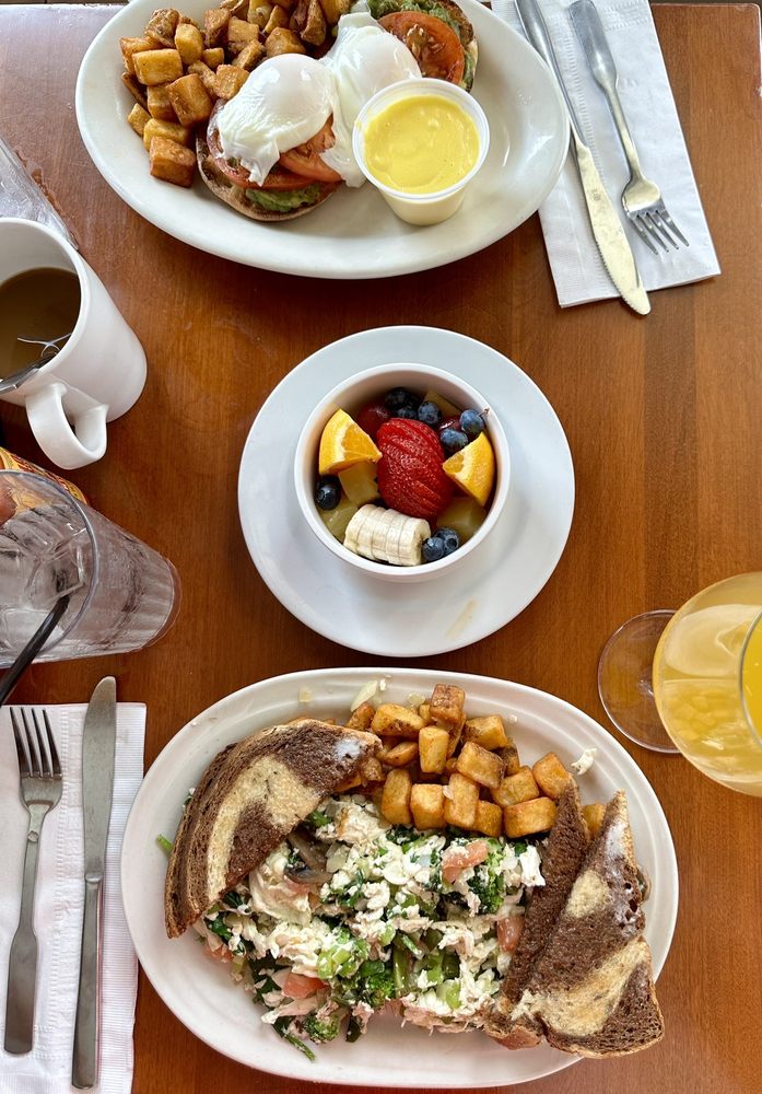 BISCUITS Updated August 2024 176 Photos & 260 Reviews 26 Lake Ave