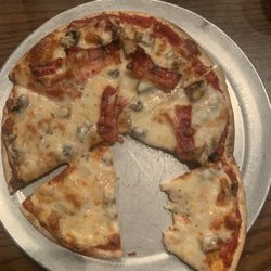 Garbo's Pizzeria - Mushroom pizza
