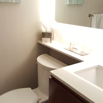 DoubleTree by Hilton Omaha Southwest - Nice and bright bathrooms - Hotels Near Me - Omaha, Nebraska