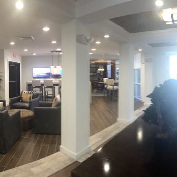 Paraiso at Fountain Square - Lobby - Apartments Near Me - Miami, Florida