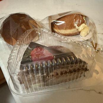 Yoon's Bakery - Banana donut, mocha bun, strawberry cake - Bakeries Near Me - Ann Arbor, Michigan