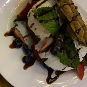La Queen Tea House - Matcha egg waffle - Barbeque Near Me - Brooklyn, New York