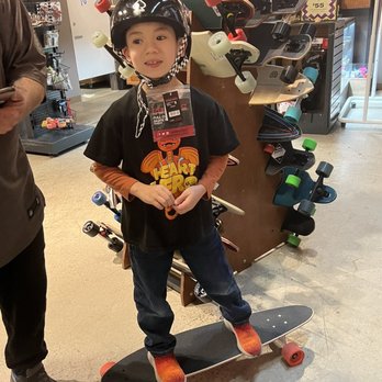 Zumiez - Skate Shops Near Me - Fairfax, Virginia Zumiez - Skate Shops Near Me - Fairfax, Virginia