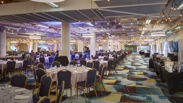 Detroit Marriott at the Renaissance Center by null