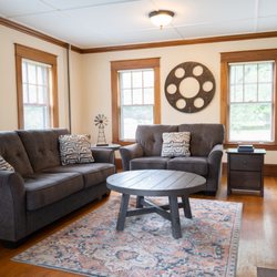 The Plymouth House - Cozy lounges with TVs