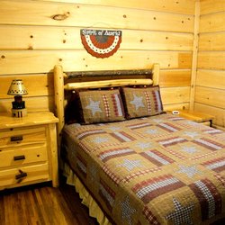 Big Bear Cabin Rentals - An Ameircana theme is in the 3rd bedroom at Fox Den