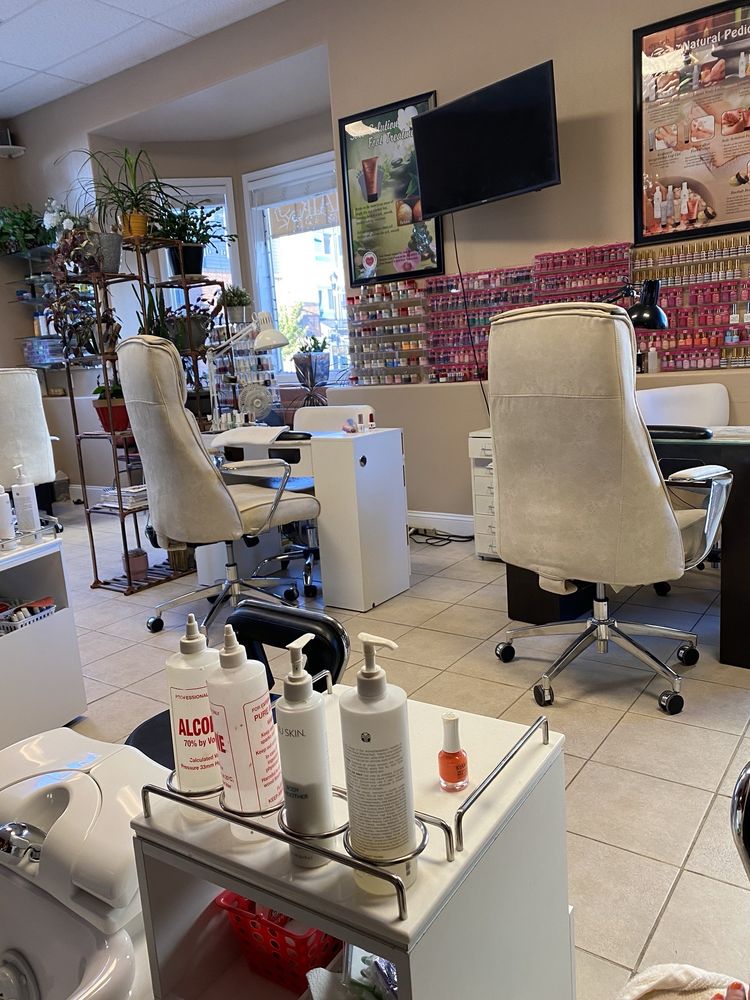 Unique Beauty Salon Logo