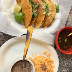 La Tiendita Mexican Restaurant - Birria Tacos