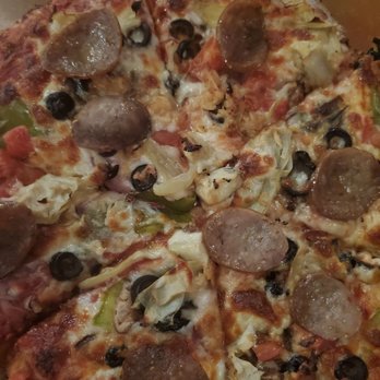 Red Dog Saloon - Tommy Knocker pizza w/mushrooms, olives, green peppers, artichokes, fresh tomatoes added Italian sausage ~ deLISH!! - Pizza Near Me - Virginia City, Nevada