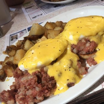 Dream Diner - Irish eggs Benedict and home fries - Diners Near Me - Tyngsboro, Massachusetts Dream Diner - Irish eggs Benedict and home fries - Diners Near Me - Tyngsboro, Massachusetts