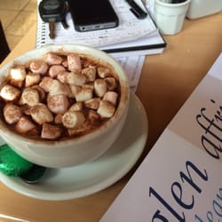 Cannich Caravan Park - Hot chocolate with marshmallow in the little cafe