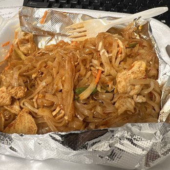 Sriracha Thai Restaurant - Pad Thai - Thai Near Me - Carson, California
