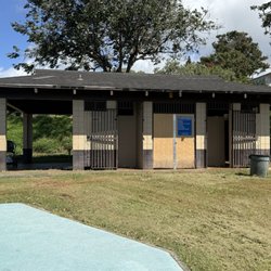 Kaonohi Neighborhood Park - Bathroom area