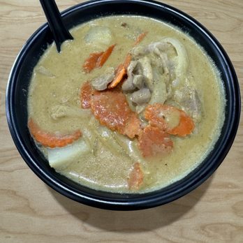 Thai Wok & Cafe - Yellow chicken curry - Thai Near Me - Fresno, California Thai Wok & Cafe - Yellow chicken curry - Thai Near Me - Fresno, California