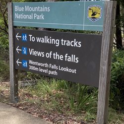 Wentworth Falls Lookout - Trail signs
