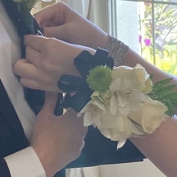 Florecita Flower Shop - Boutineer and corsage - Florists Near Me - Chula Vista, California Florecita Flower Shop - Boutineer and corsage - Florists Near Me - Chula Vista, California