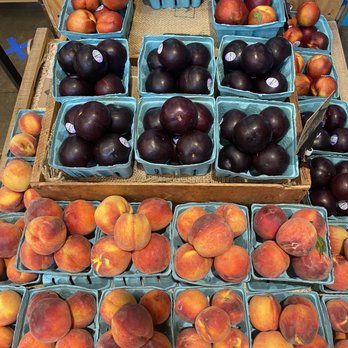 Mini-Super - a variety of fresh fruit on display - Fruits & Veggies Near Me - Columbus, Ohio Mini-Super - a variety of fresh fruit on display - Fruits & Veggies Near Me - Columbus, Ohio