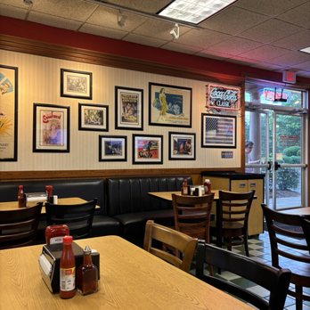 Smithfield's Chicken 'N Bar-B-Q - Old diner vibe - Barbeque Near Me - Wake Forest, North Carolina
