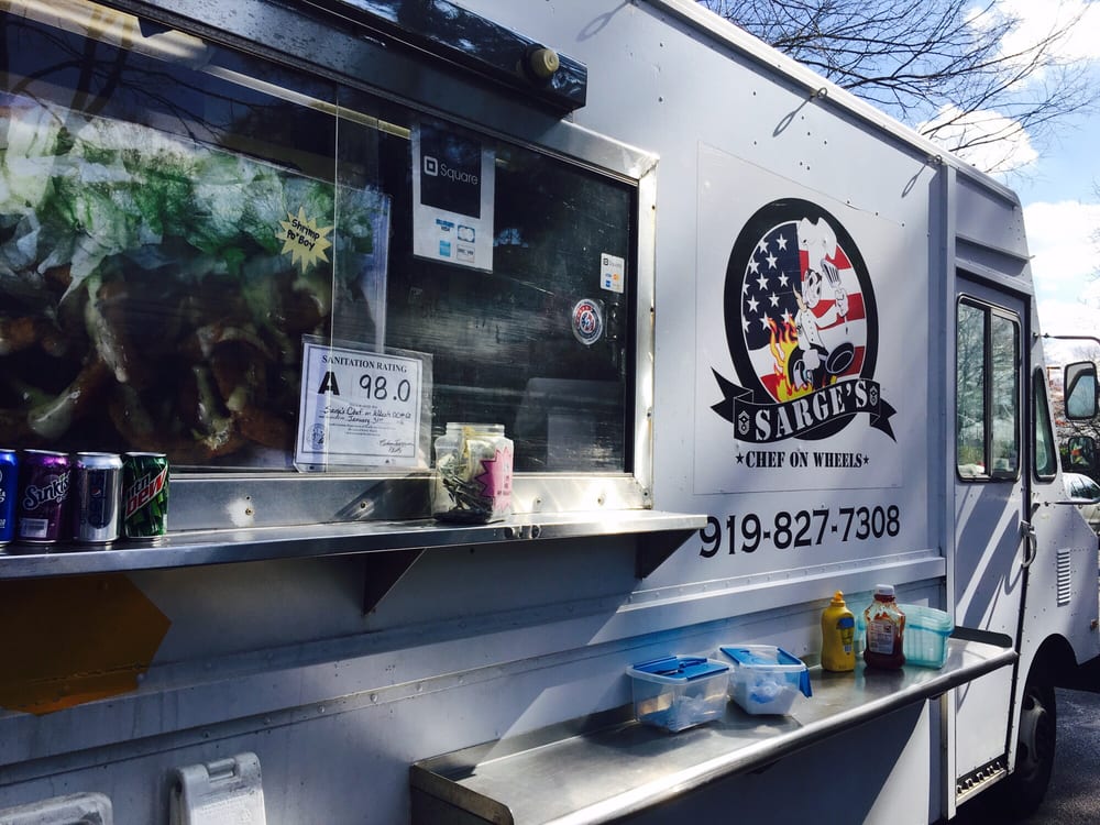 Sarge's Chef On Wheels Logo