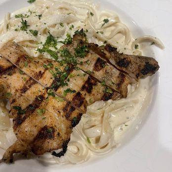 Eugene's Restaurant - Alfredo Pasta w/ Chicken Breast - Bars Near Me - Los Angeles, California Eugene's Restaurant - Alfredo Pasta w/ Chicken Breast - Bars Near Me - Los Angeles, California