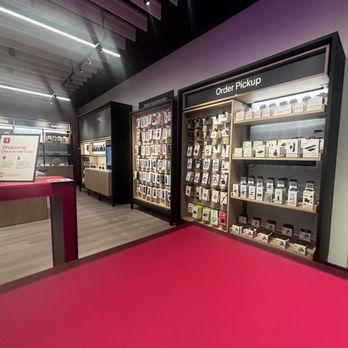 T-Mobile Experience Store - Inside - Mobile Phones Near Me - Woodbury, Minnesota T-Mobile Experience Store - Inside - Mobile Phones Near Me - Woodbury, Minnesota