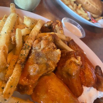 Frank's Pizza Restaurant - Wing lunch special with fries - Pizza Near Me - Las Vegas, Nevada Frank's Pizza Restaurant - Wing lunch special with fries - Pizza Near Me - Las Vegas, Nevada