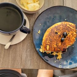 White eggs / blueberry pancakes