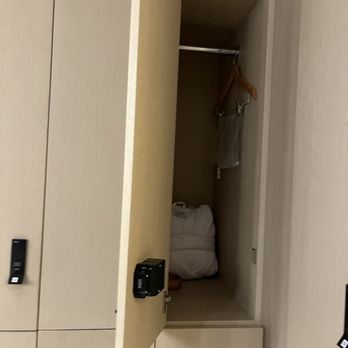 Auberge Spa at Mauna Lani - Women's locker - Massage Near Me - Kamuela, Hawaii Auberge Spa at Mauna Lani - Women's locker - Massage Near Me - Kamuela, Hawaii