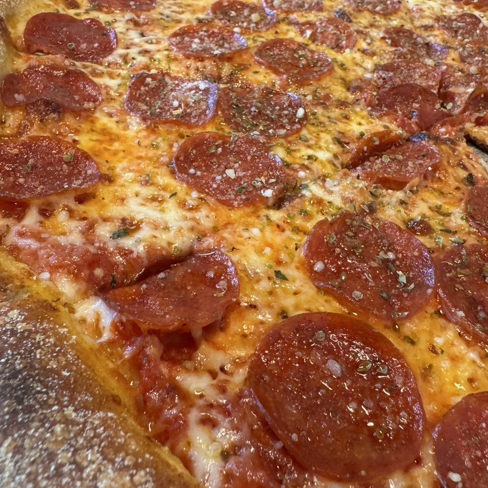 Fat Lip Pizza & Beer - Pepperoni 18' Thin - Pizza Near Me - Corona, California Fat Lip Pizza & Beer - Pepperoni 18' Thin - Pizza Near Me - Corona, California