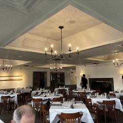Gale Street Inn - Mundelein - Inside seating