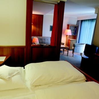 Berghotel Hoher Knochen - Den schönsten Blick ins Sauerland erleben Sie in unseren Juniorsuiten - Hotels Near Me - Schmallenberg, NW