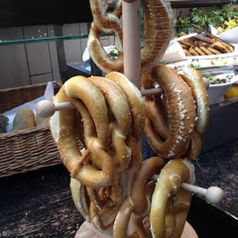 Le Buffet - Wintergarten - Pretzels - Buffets Near Me - Berlin, BE