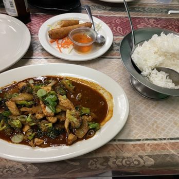 Emerald Thai Restaurant - Chicken and Broccoli with white rice and Thai Spring Rolls - Thai Near Me - Lakeland, Tennessee Emerald Thai Restaurant - Chicken and Broccoli with white rice and Thai Spring Rolls - Thai Near Me - Lakeland, Tennessee