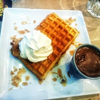 Hoover Garden - Gaufre liégeoise au chocolat et chantilly - French Near Me - Lille, 59