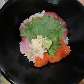 Waraku - Salmon, yellowtail, tuna bowl - Izakaya Near Me - Torrance, California Waraku - Salmon, yellowtail, tuna bowl - Izakaya Near Me - Torrance, California