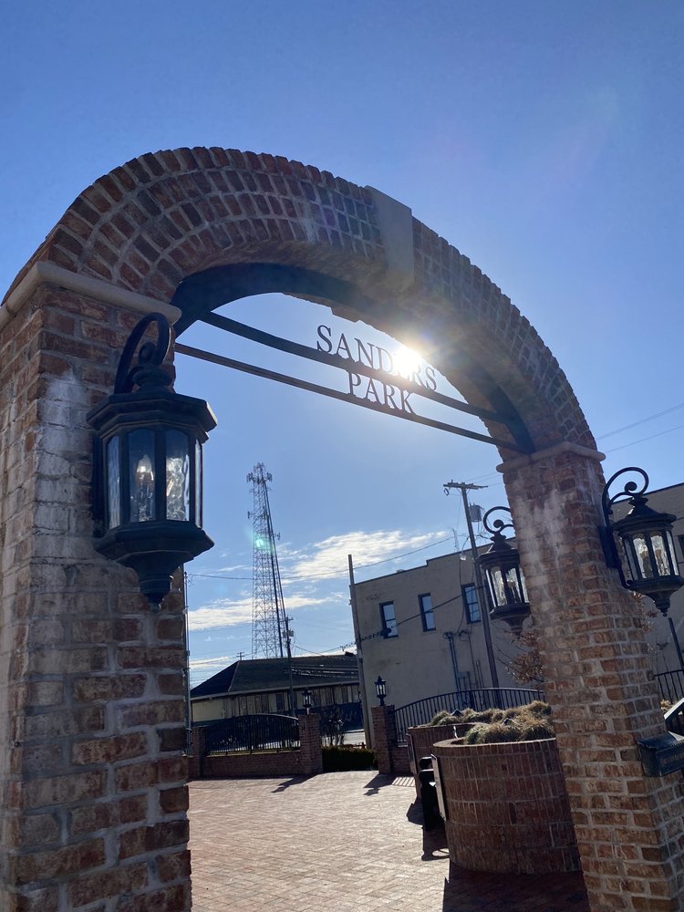 SANDERS PARK Updated April 2024 24 Photos 205 N Main St, Corbin