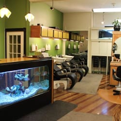 Franco's Hair Studio - Shampoo Area