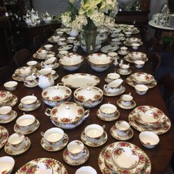 Prince Collectables & Antiques - Old Albert Country Rose China.