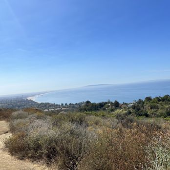 Los Leones Canyon - View from the first bench - Hiking Near Me - Pacific Palisades, California Los Leones Canyon - View from the first bench - Hiking Near Me - Pacific Palisades, California