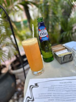 À la Folie Café by null