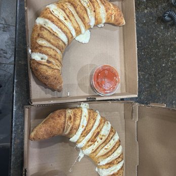 Pizzolis Pizzeria - CHEESE CALZONE - Pizza Near Me - Washington, DC, District of Columbia