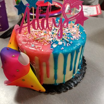 Macarons by Andrew - My niece is in love with JoJo, her face lit up when she saw this cake! - Macarons Near Me