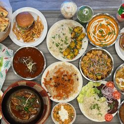 Famoos Food Court