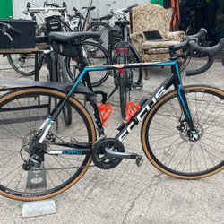River Cycles - Road bike rental
