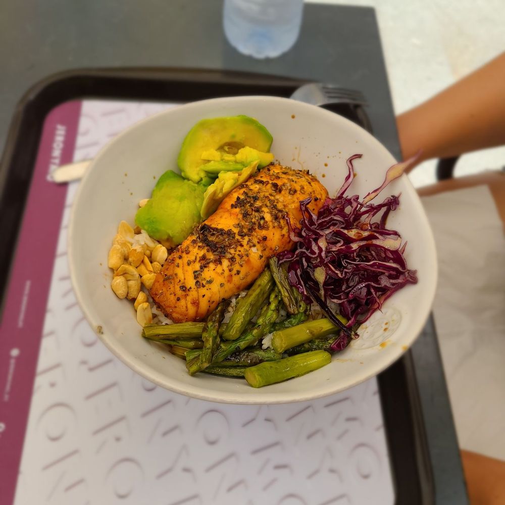 Jeronymo - Salmon bowl, tasty but a bit over cooked - Cafes Near Me - Porto, 13 Jeronymo - Salmon bowl, tasty but a bit over cooked - Cafes Near Me - Porto, 13