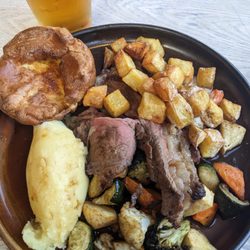 Southern Cross Garden Bar Restaurant - Beer with Sunday roast, sliced sirloin at Southern Cross Garden Bar Restaurant, Wellington