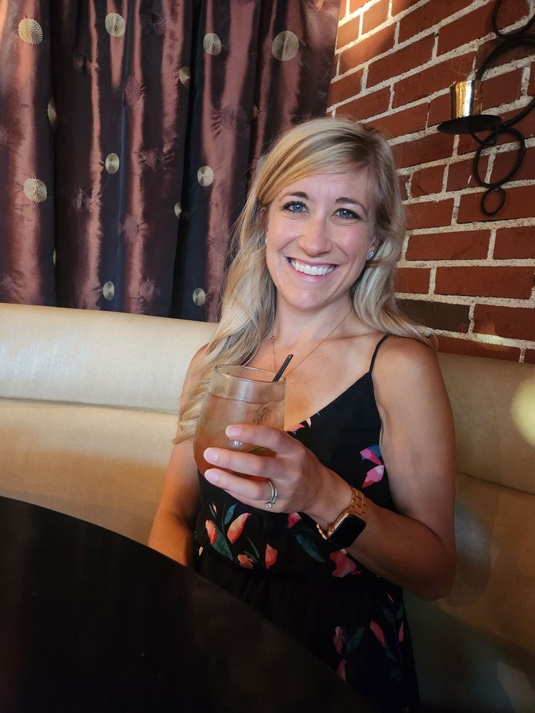 12 West Bar and Grill Logo